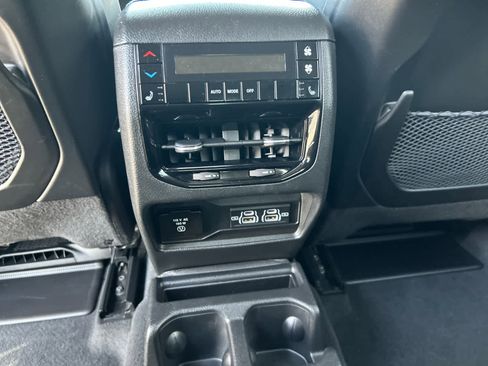 Used 2023 Jeep Grand Cherokee L Limited w/ Luxury Tech Group II AWD/4WD image 27