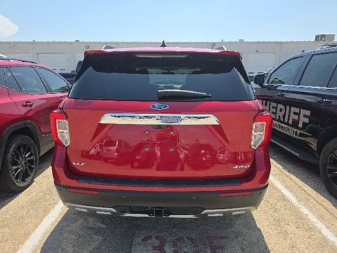 Used 2023 Ford Explorer XLT w/ Equipment Group 202A AWD/4WD image 4