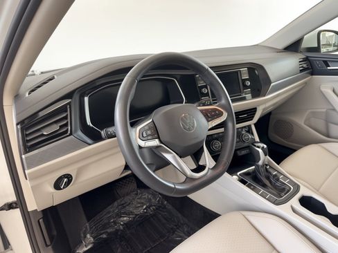 Used 2024 Volkswagen Jetta SE w/ Panoramic Sunroof Package FWD image 4