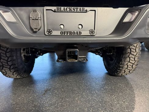 Used 2025 Jeep Gladiator Sport image 11