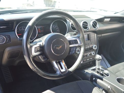 Used 2018 Ford Mustang Coupe RWD image 23
