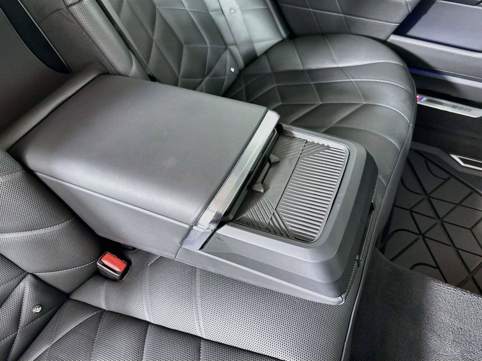 Used 2025 BMW 740i RWD image 42