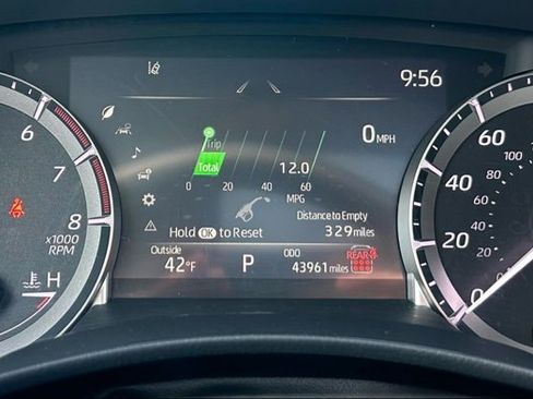 Certified 2024 Toyota Highlander XLE image 21