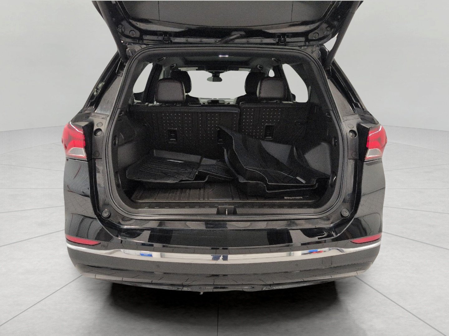 Used 2022 Chevrolet Equinox RS w/ RS Leather Package AWD/4WD image 15