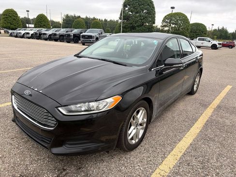 Used 2013 Ford Fusion SE FWD image 2