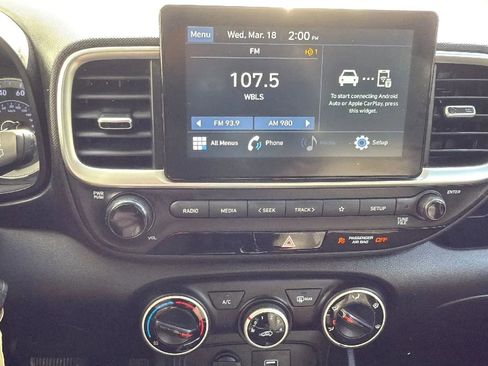 Used 2021 Hyundai Venue SE image 18