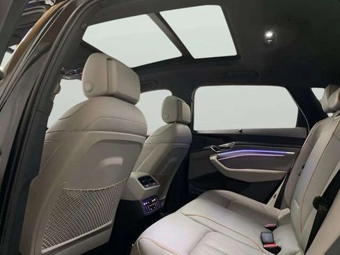 Used 2024 Audi Q8 e-tron Prestige w/ Prestige Package image 22