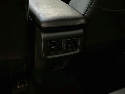 Used 2025 Toyota RAV4 XLE AWD/4WD image 28