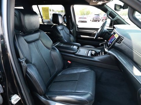 Used 2024 Jeep Wagoneer Series II w/ Flexible Seating Group RWD image 30