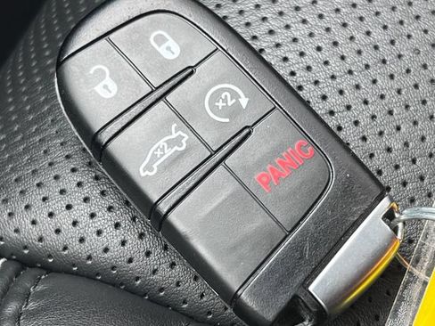 Used 2023 Chrysler 300 C RWD image 32
