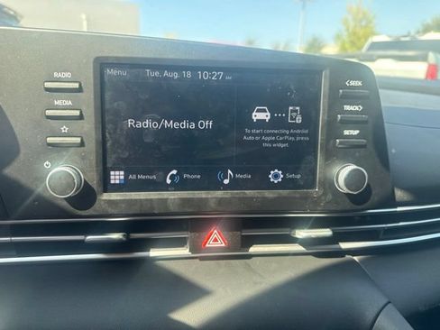 Used 2025 Hyundai Elantra SE FWD image 9