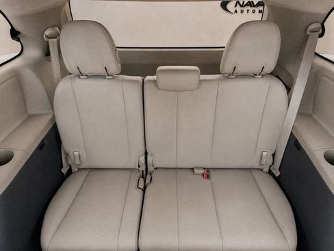 Used 2012 Toyota Sienna XLE w/ Entertainment Pkg FWD image 11