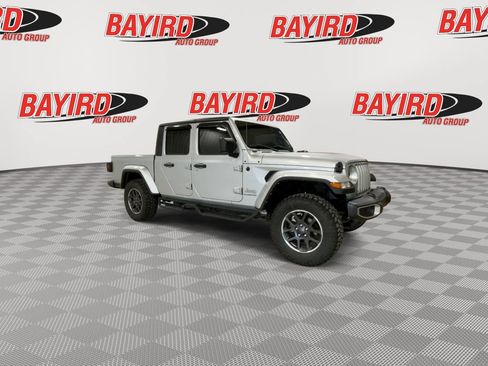 Used 2022 Jeep Gladiator Overland w/ Cold Weather Group AWD/4WD image 2