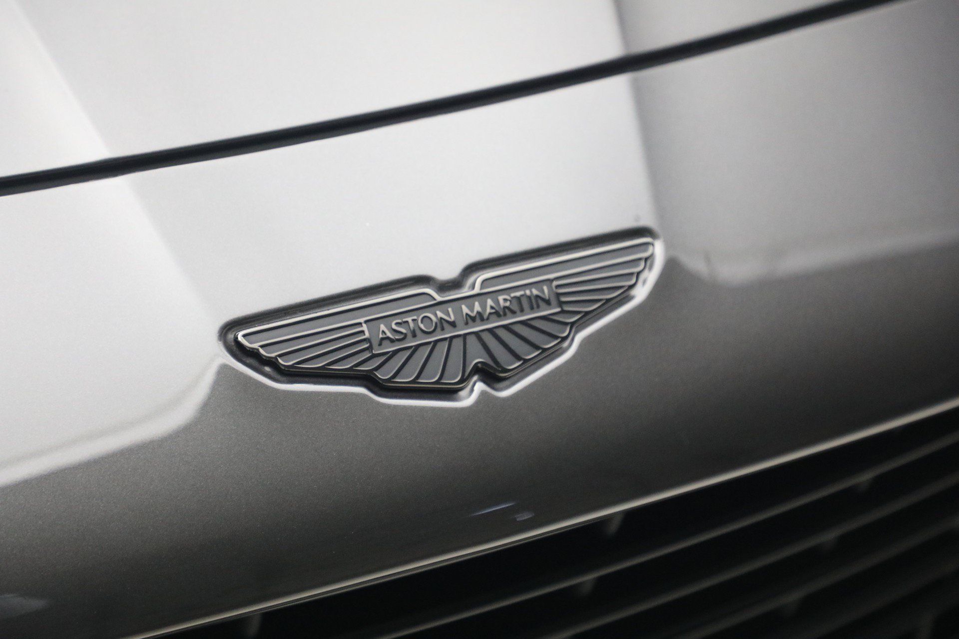 Used 2026 Aston Martin Vanquish RWD image 28