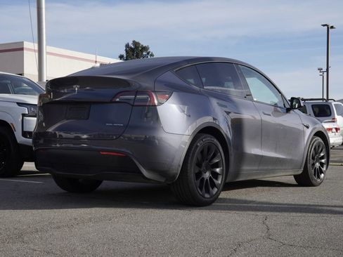 Used 2023 Tesla Model Y Long Range image 4