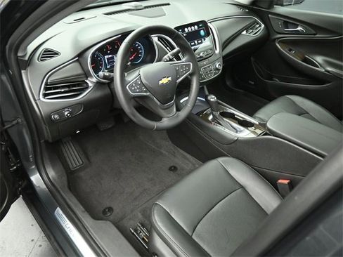 Used 2018 Chevrolet Malibu Premier w/ Premier Sun and Wheel Package image 9