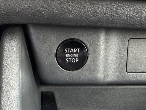 Used 2025 Nissan Rogue SV FWD image 19