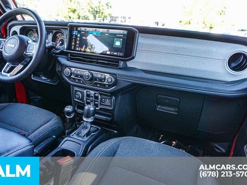 Used 2025 Jeep Wrangler Unlimited Sahara AWD/4WD image 25