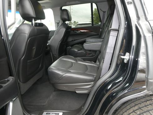 Used 2016 Cadillac Escalade Luxury image 31