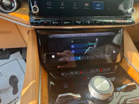 Used 2022 Jeep Grand Wagoneer Series III AWD/4WD image 19