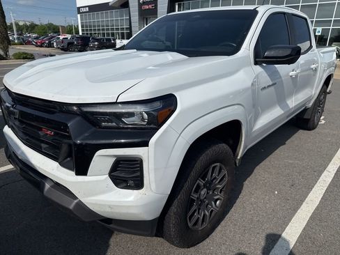 Used 2024 Chevrolet Colorado Z71 w/ Z71 Convenience Package 2 AWD/4WD image 12