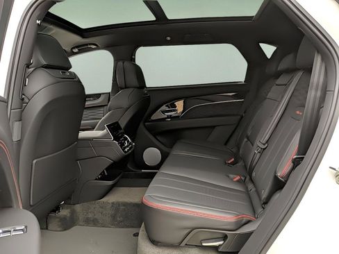 Used 2023 Bentley Bentayga Extended Wheelbase image 33