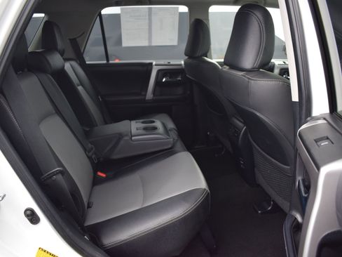 Used 2019 Toyota 4Runner SR5 Premium image 11