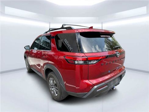 Used 2024 Nissan Pathfinder SV w/ SV Premium Package FWD image 8