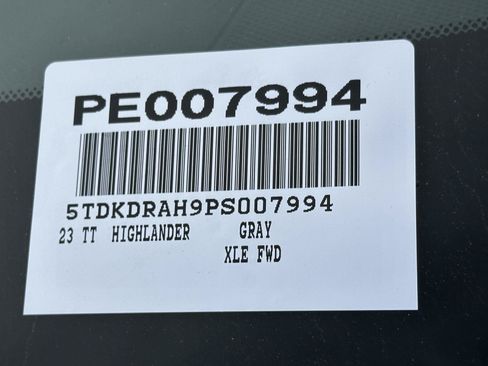 Used 2023 Toyota Highlander XLE FWD image 15