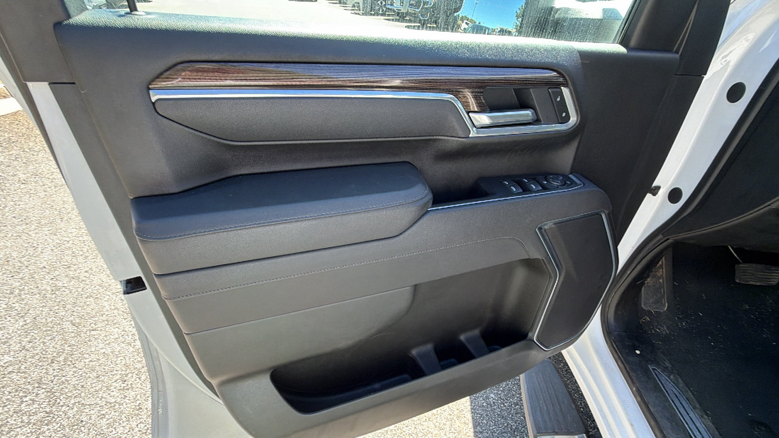 Used 2025 Chevrolet Silverado 2500 LT w/ Convenience Package AWD/4WD image 14