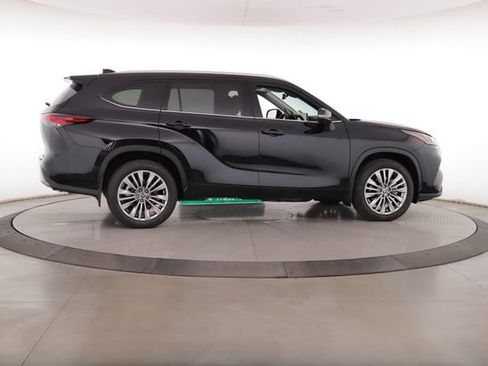 Used 2026 Toyota Highlander Platinum AWD/4WD image 6