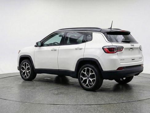 Used 2025 Jeep Compass Limited AWD/4WD image 6