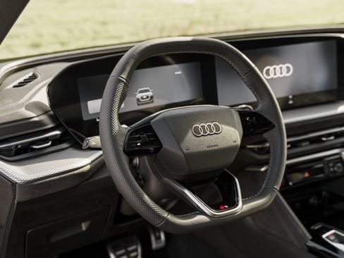 New 2026 Audi SQ5 Premium Plus image 10