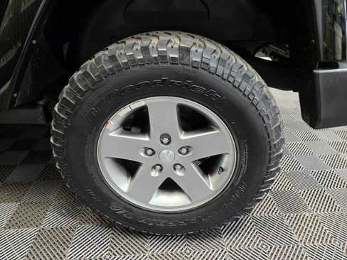 Used 2012 Jeep Wrangler Unlimited Rubicon w/ Dual Top Group AWD/4WD image 34