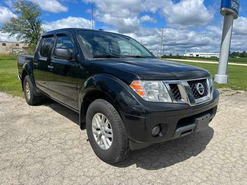 Used 2018 Nissan Frontier SV AWD/4WD image 2