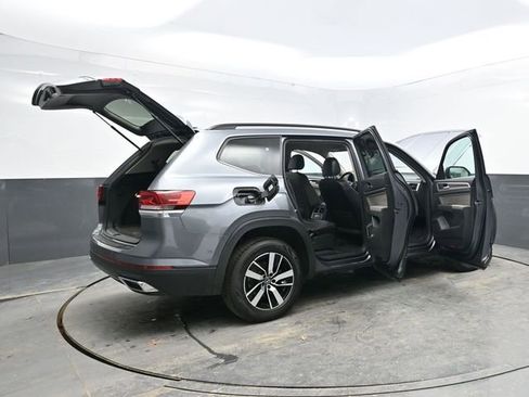 Used 2023 Volkswagen Atlas SE image 41