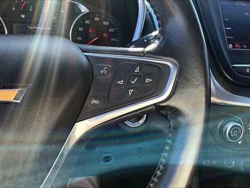 Used 2020 Chevrolet Equinox LT image 23