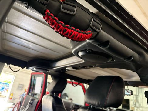 Used 2014 Jeep Wrangler Unlimited Rubicon w/ Connectivity Group AWD/4WD image 43