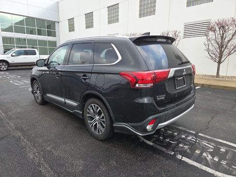 Used 2018 Mitsubishi Outlander SEL image 3