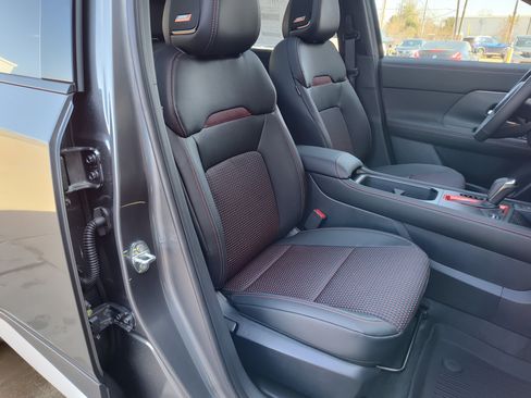 New 2026 Nissan Kicks SR w/ SR Premium Package FWD image 13