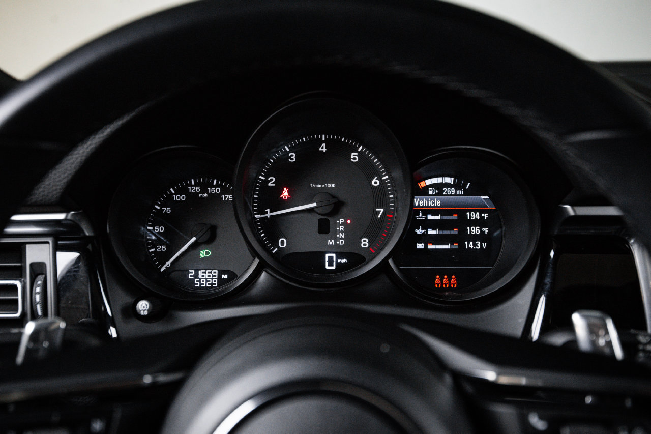 Certified 2023 Porsche Macan AWD/4WD image 15