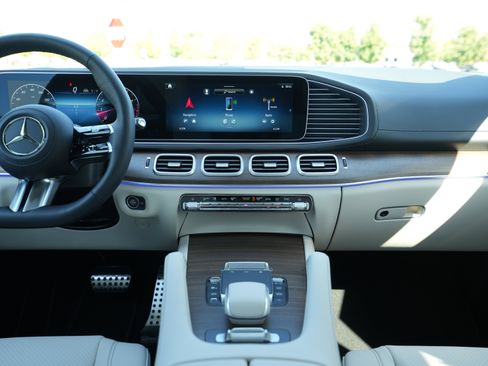 New 2026 Mercedes-Benz GLS 450 4MATIC image 27
