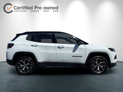 Used 2025 Jeep Compass Limited AWD/4WD image 3