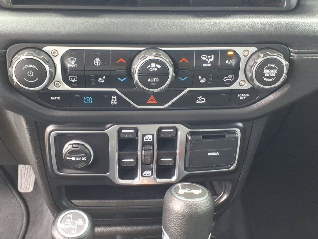 Certified 2025 Jeep Wrangler Unlimited Sahara AWD/4WD image 8