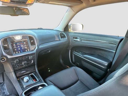 Used 2021 Chrysler 300 Touring w/ Sport Appearance Package image 21