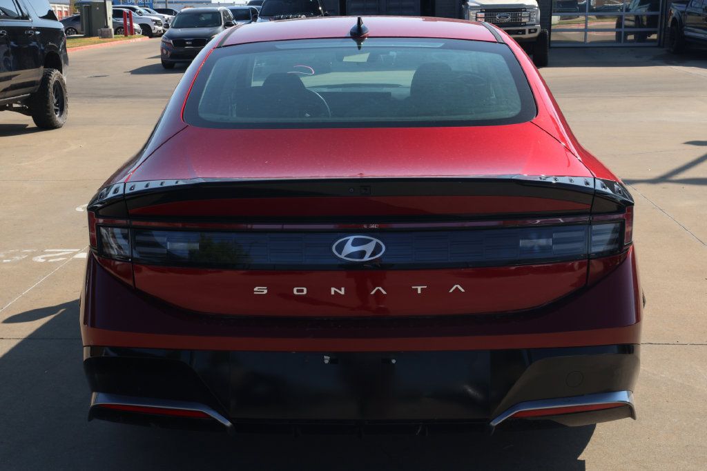 Used 2025 Hyundai Sonata SEL FWD image 6