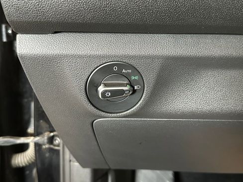 Used 2021 Volkswagen Jetta SE w/ SE Cold Weather Package image 18