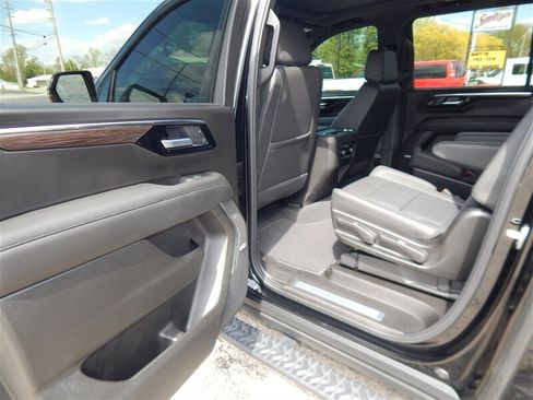 Used 2026 Chevrolet Suburban Z71 w/ Comfort Package AWD/4WD image 22