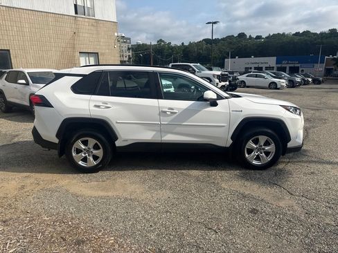 Used 2021 Toyota RAV4 XLE AWD/4WD image 8