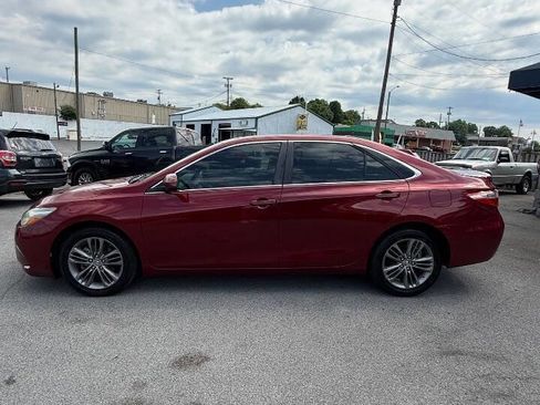 Used 2015 Toyota Camry SE FWD image 2